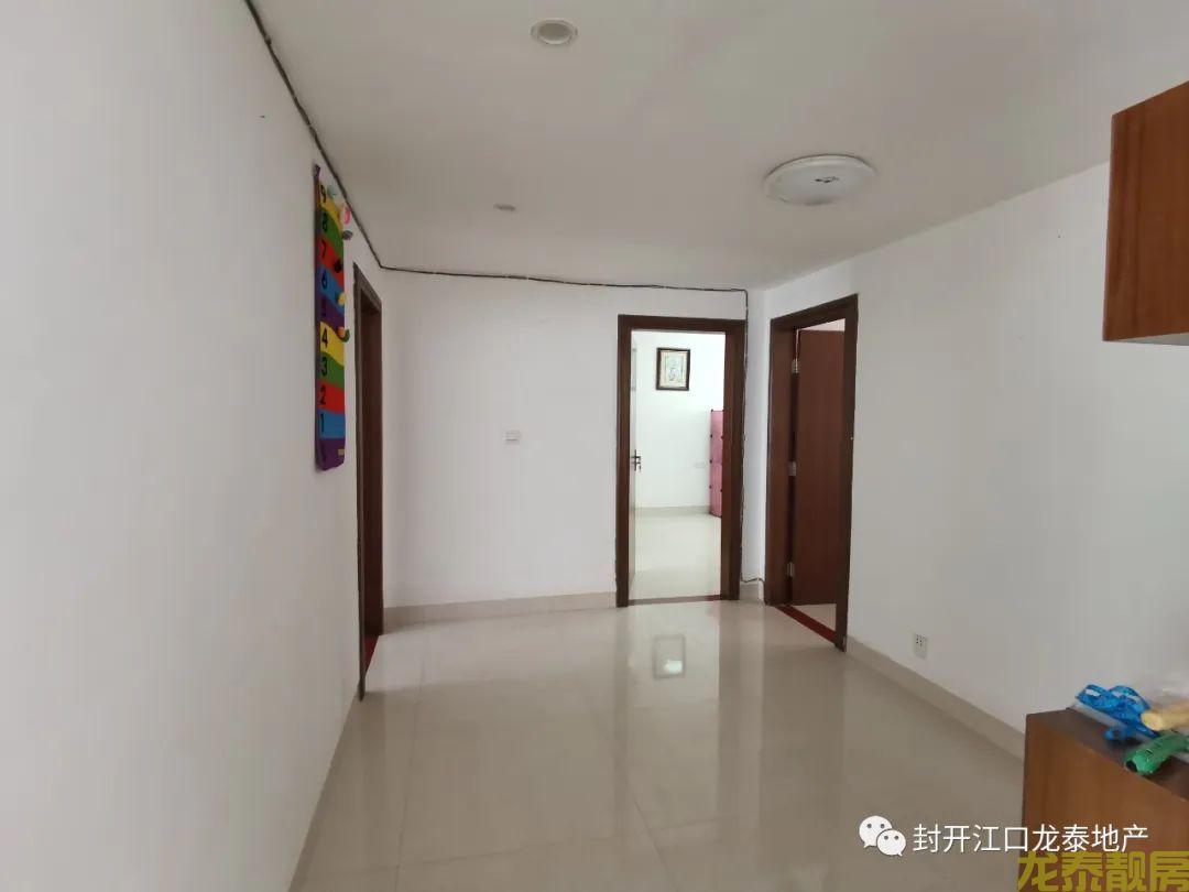 广信新城 步梯靓楼层 136方大三房 南向