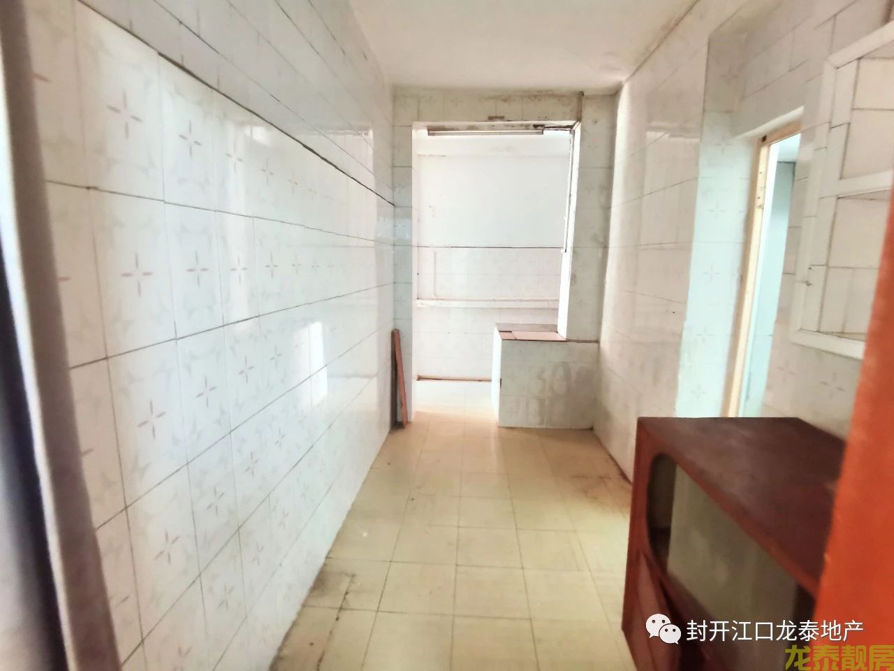 老城区中心市场附近建委宿舍5楼