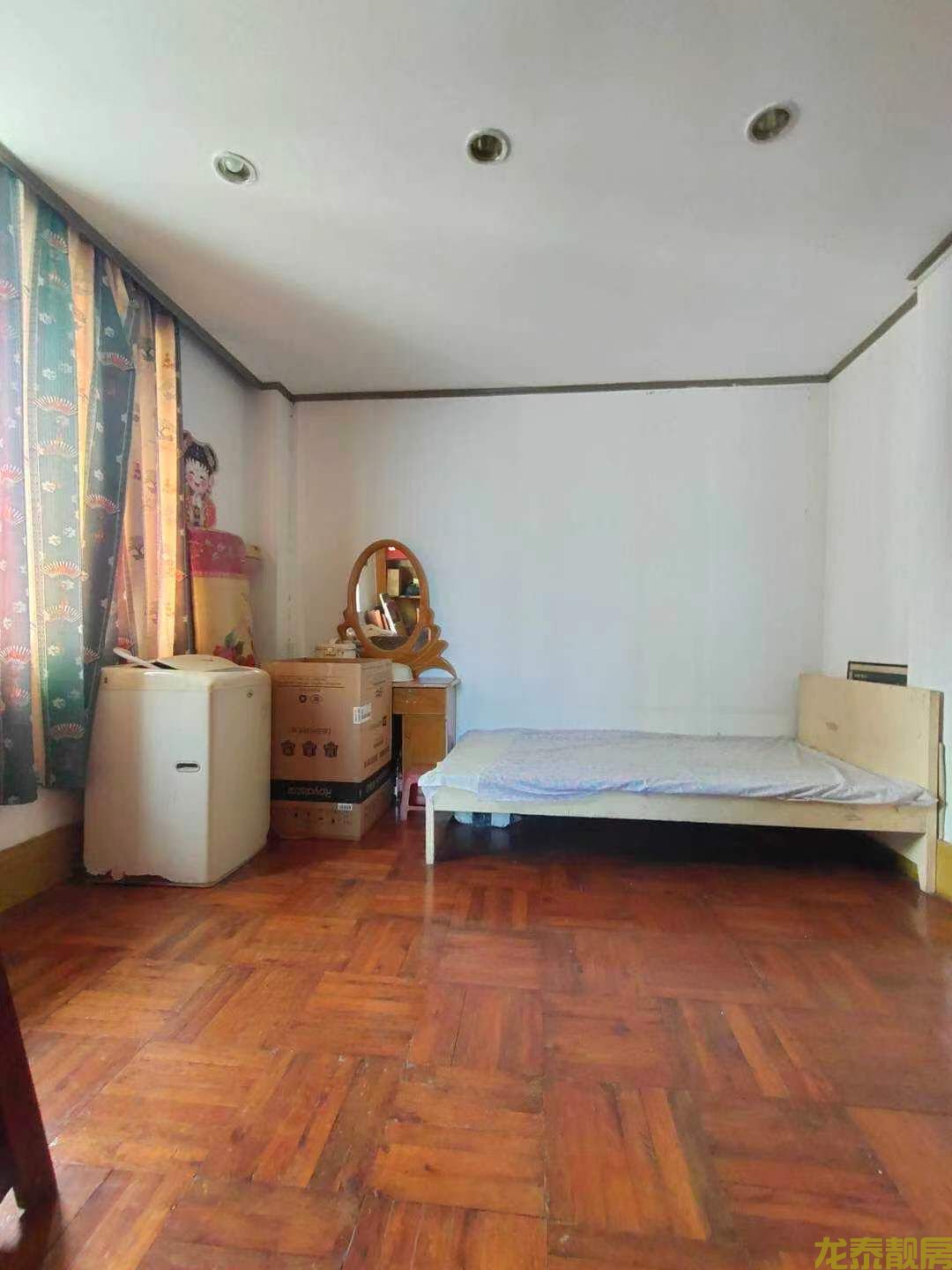 老城区江口一中附近，16.8万买三房