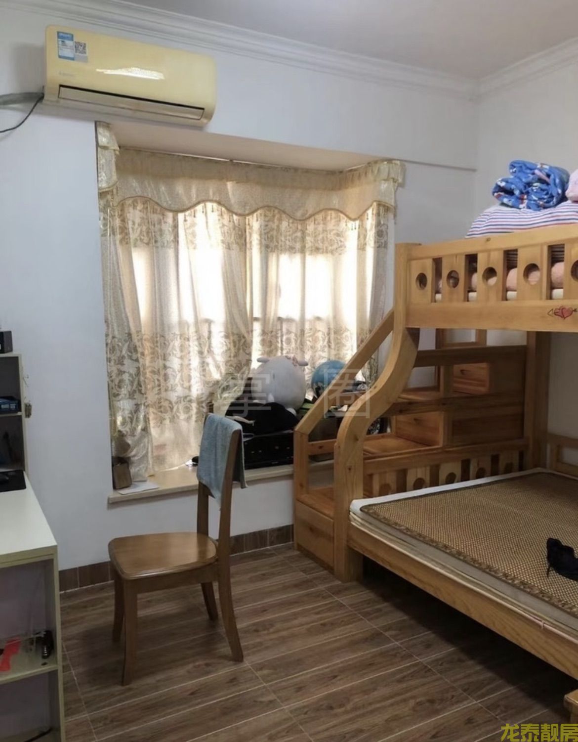 星河御景电梯中层