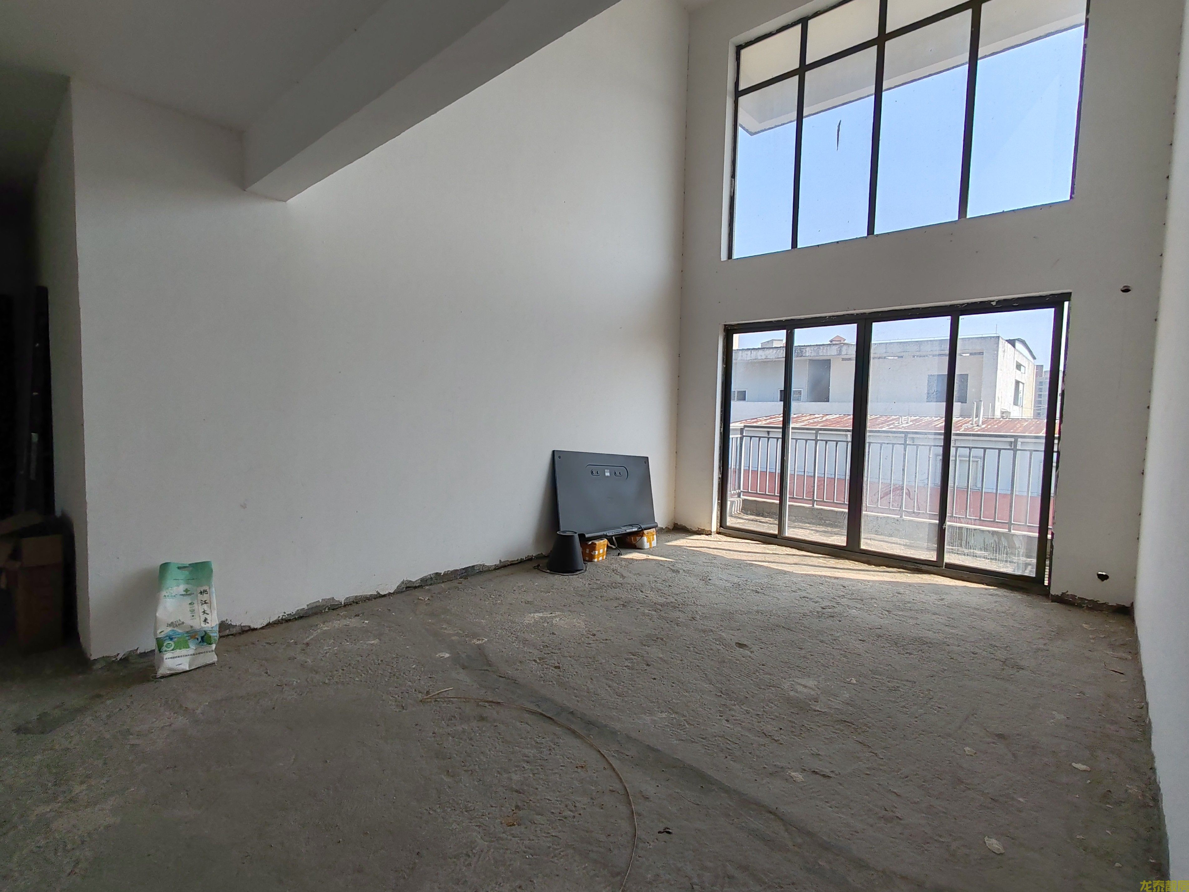 香槟壹号电梯复式小高层