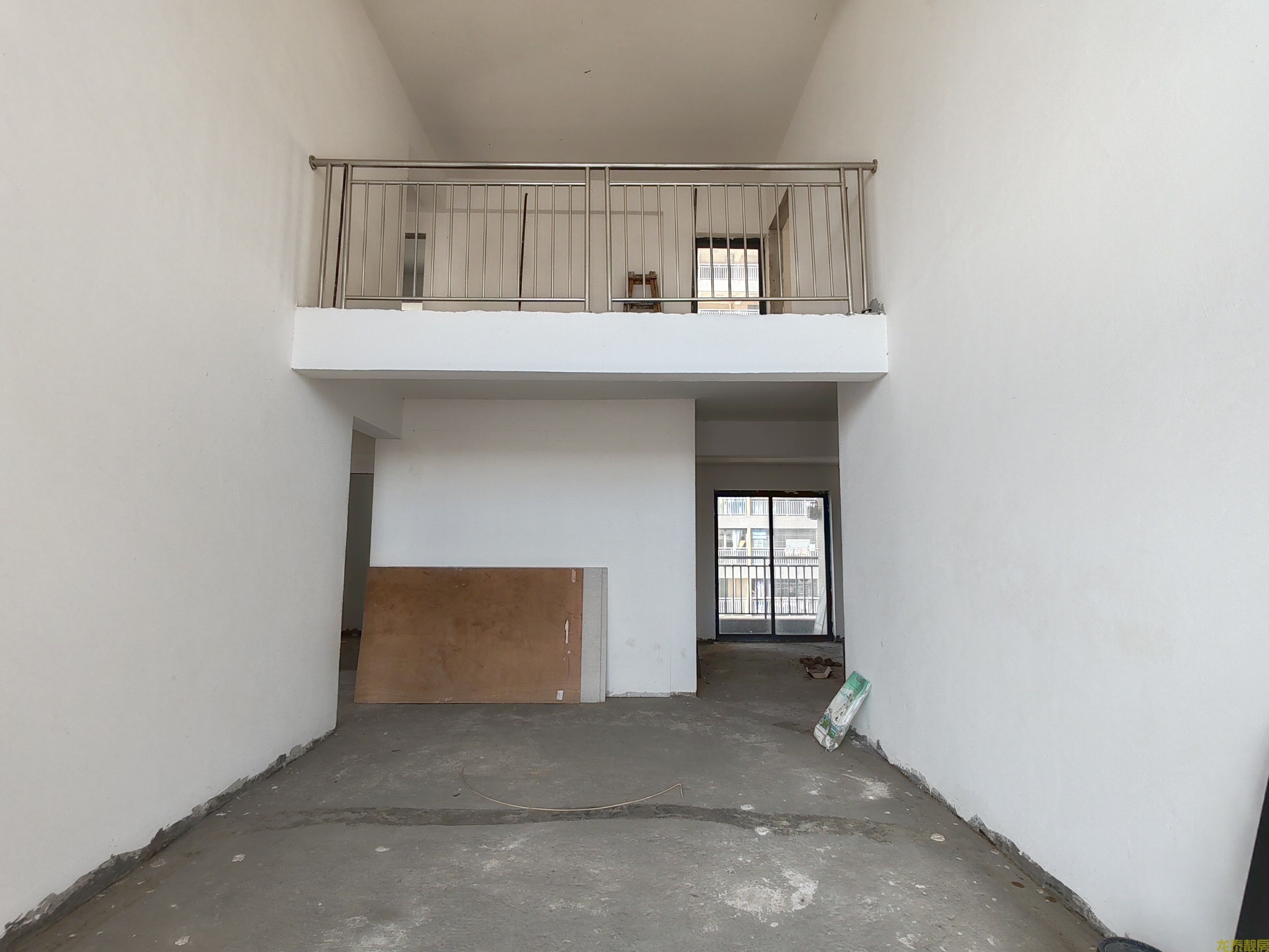 香槟壹号电梯复式小高层