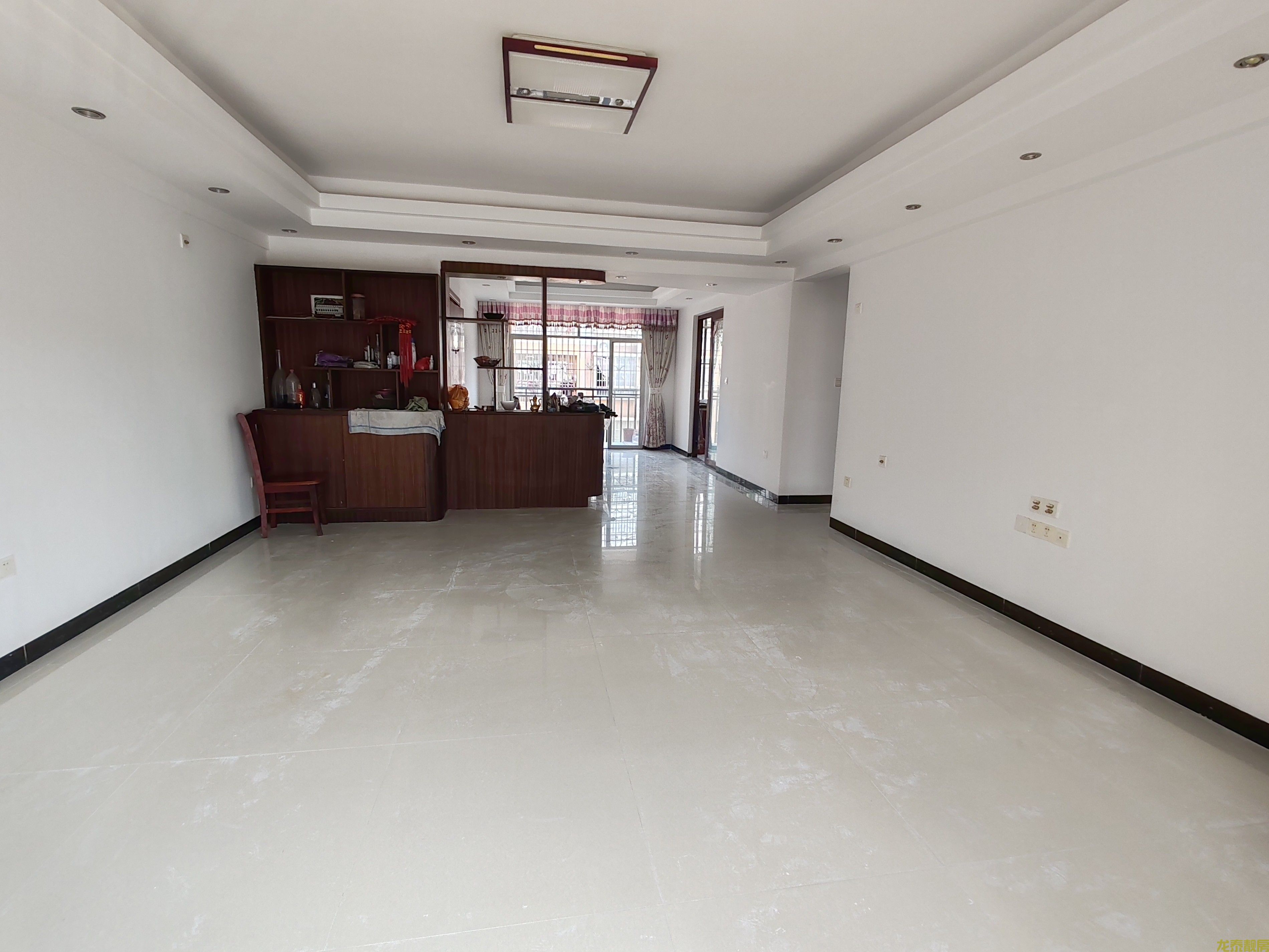 广信新城步梯7楼大户型