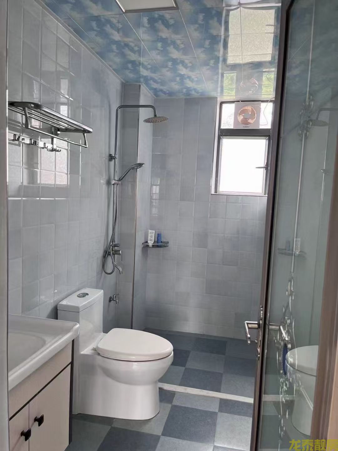 和富花园电梯高层精装三房