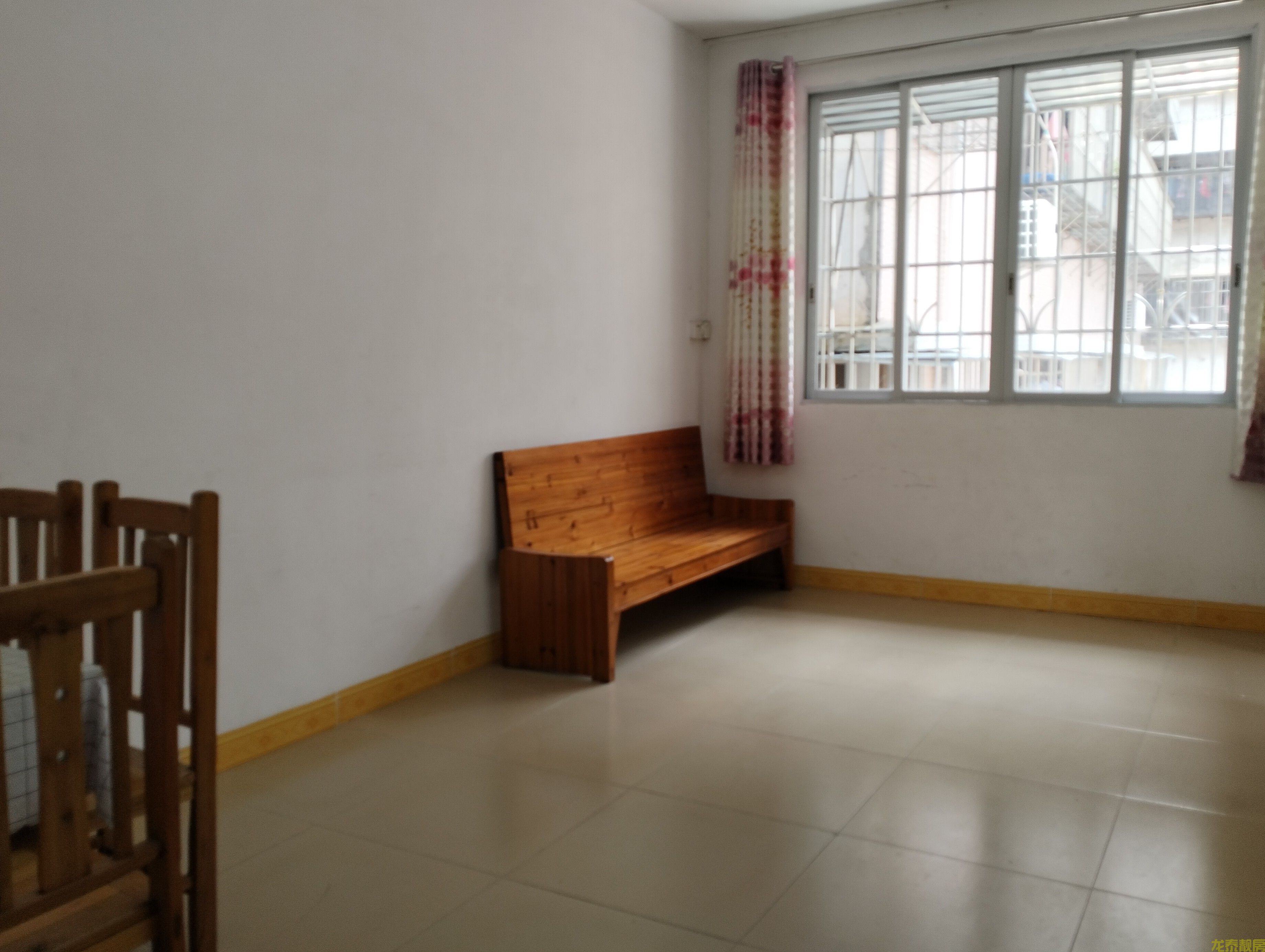 老城区桥底附近步梯三楼两房出租