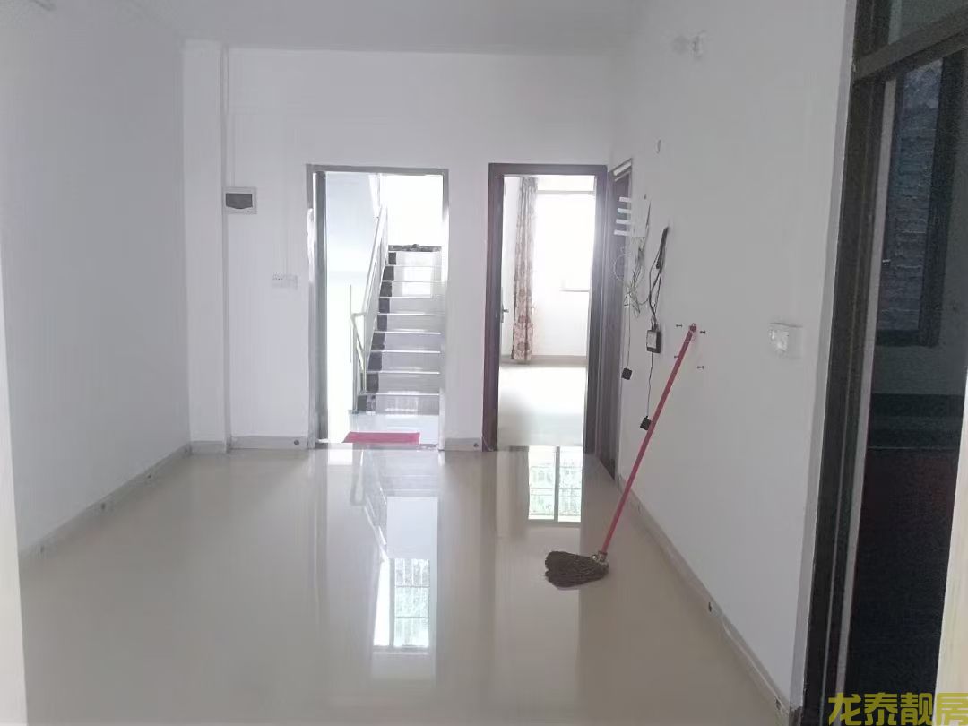 民政附近步梯三楼 五楼两房一厅