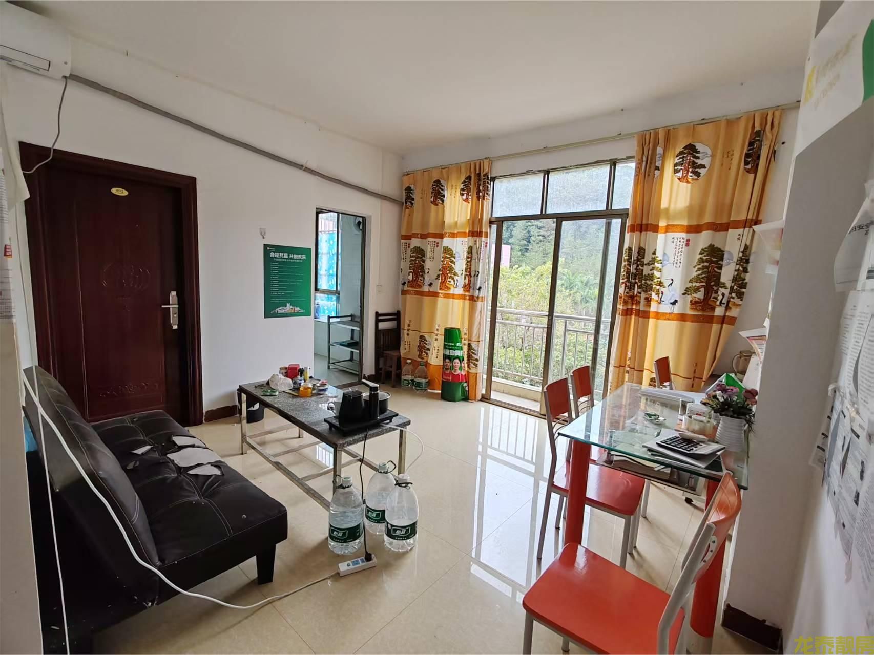 河南新城区南校门口步梯4楼两房一厅